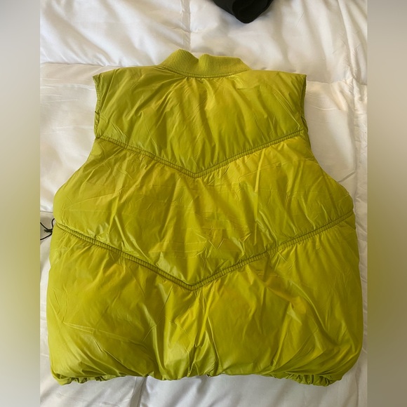 Bright puffer vest NWT - Picture 4 of 4